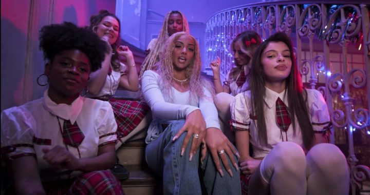 Wejdene revient avec le clip de « Réfléchir », un morceau préventif