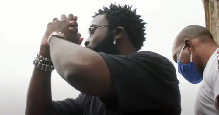 Damso dévoile son amour pour Kinshasa dans son reportage “KIN, TOUT EST VIE”