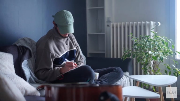 Nebbiu dévoile le clip de son premier single « Me trouver » [Vidéo]