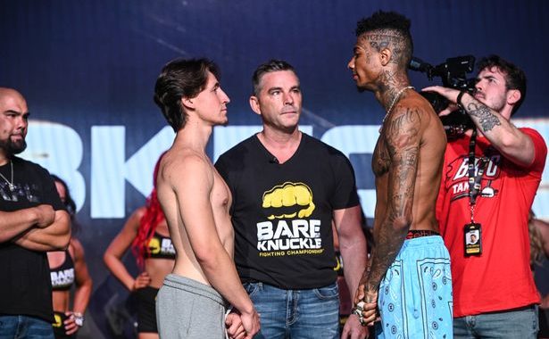 Après sa victoire, Blueface se bagarre avec un fan qui saute sur le ring [VIDÉO]