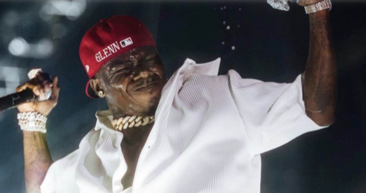 En plein concert, DaBaby esquive une chaussure lancée par un fan [Vidéo]