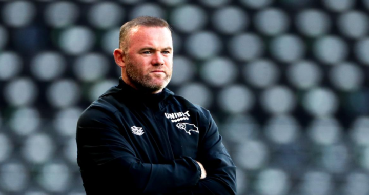 Deux mannequins diffusent des clichés de Wayne Rooney complètement ivre