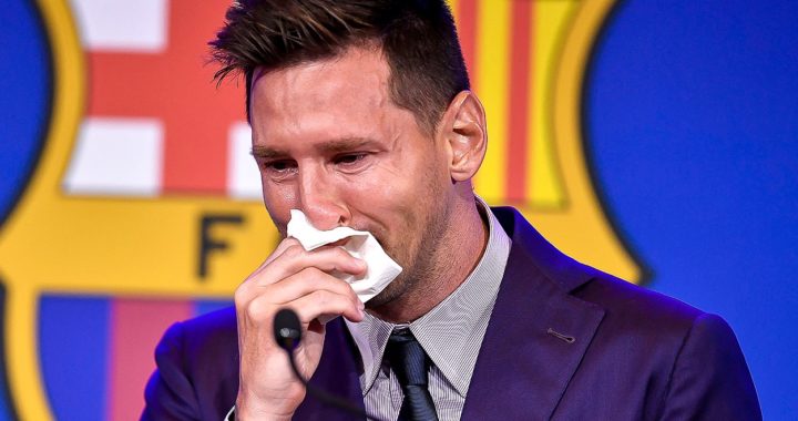 1 million de dollars: c’est le prix du mouchoir utilisé par Messi lors de ses adieux au Barça [VIDÉO]