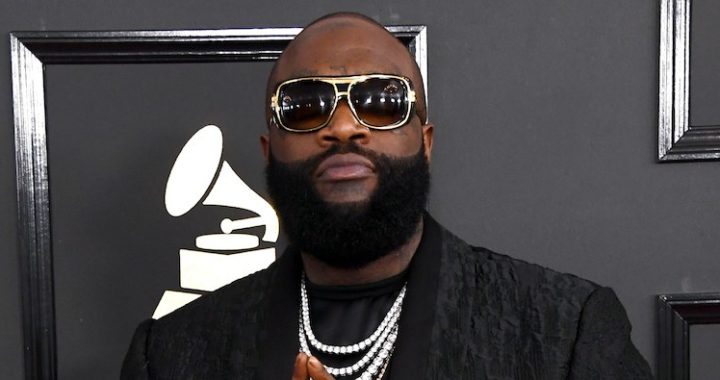 Rick Ross refuse de montrer ses papiers : « Je suis le boss, pas besoin » [VIDÉO]