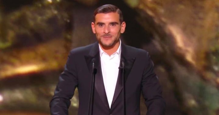Fianso remet un César et fait un puissant discours  [VIDÉO]