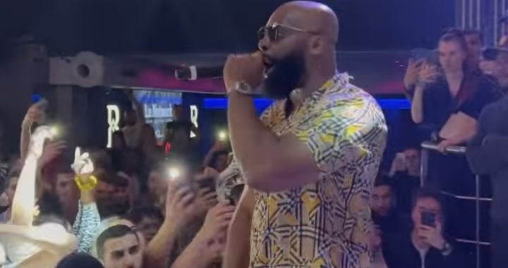 Kaaris fait un clin d’oeil à Booba et son couplet dans “Kalash” en showcase [VIDÉO]