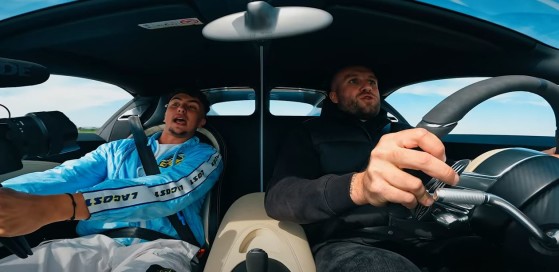 Inox et GMK challengent un avion de chasse en Bugatti Chiron Sport [VIDEO] 