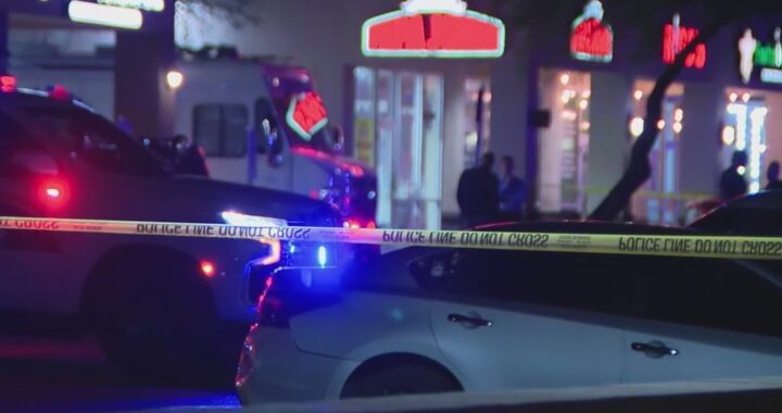 Un adolescent arrêté avec le corps de sa mère dans le coffre de sa voiture