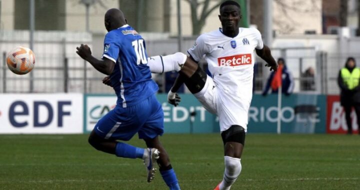 Moussa N’Diaye a plusieurs côtes fracturées après avoir été percuté par Éric Bailly