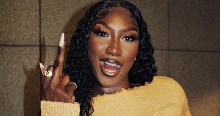 Un homme menace Aya Nakamura de publier sa sextape et demande 250 000 euros