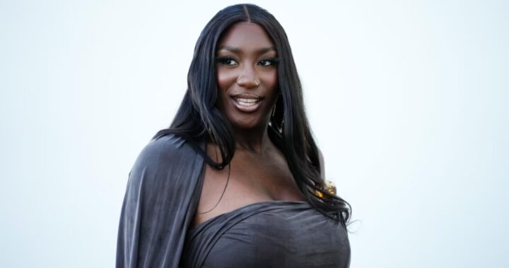 « Péta*** »: Aya Nakamura insulte l’une de ses fans sur Twitter !