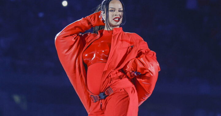 Super Bowl: Rihanna est enceinte de son 2ème enfant, aperçu lors du show ! [VIDÉO]