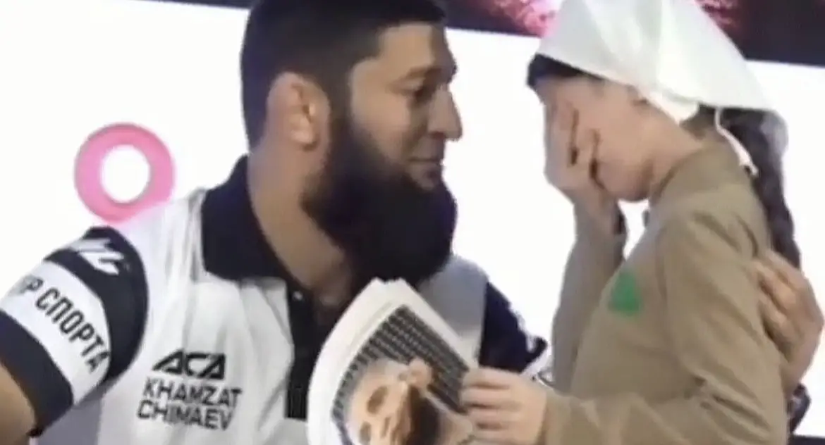 Les Larmes De Khamzat Chimaev Après Sa Rencontre Avec Une Petite ...