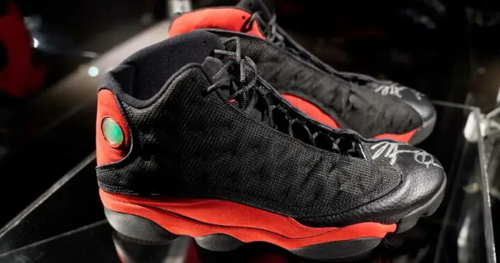 Une paire de baskets portée par Michael Jordan a été vendue 2,2 millions de dollars aux enchères !