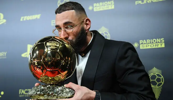 Une sénatrice veut retirer le ballon d’or à Karim Benzema !