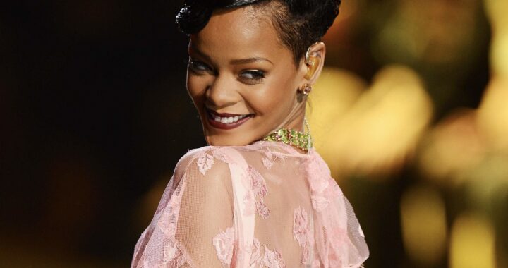 Rihanna aurait gagné 9 millions de dollars lors de la soirée pré-mariage du fils d’un milliardaire en Inde [Vidéo]