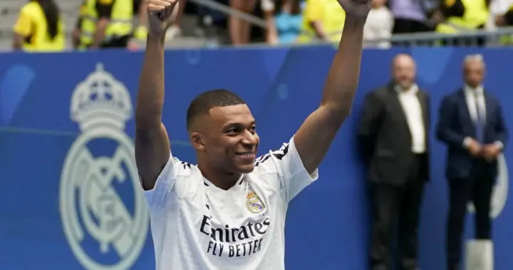 Kylian Mbappé ovationné par tout le stade lors de sa présentation au Real Madrid [Vidéo]