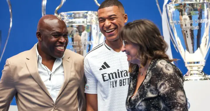 Kylian Mbappé : Fayza Lamari, sa mère, tacle le PSG : « Le Parc des Princes est extraordinaire, mais… »