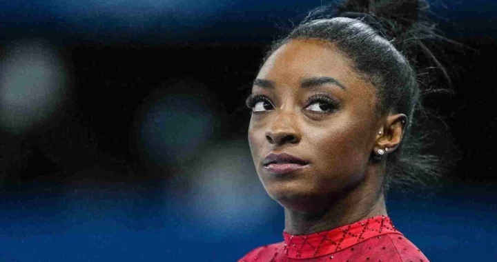 Simone Biles choquée par les abus d’un club parisien : 26 000 dollars pour une bouteille de champagne