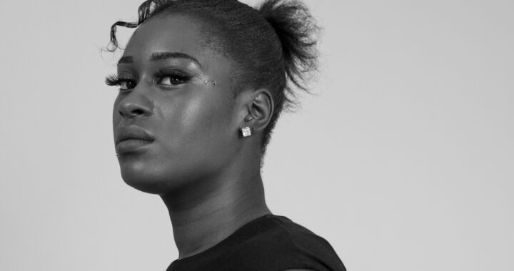 La chanteuse Annacia dévoile « vide toi la tête » son nouveau clip