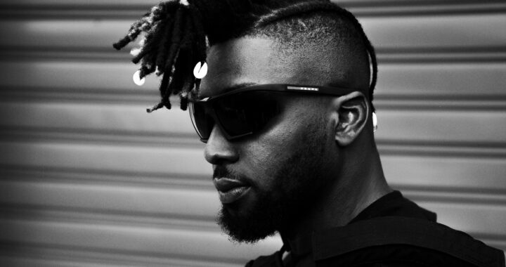 Le rappeur Mandinka dévoile son nouveau clip intitulé « Hard »