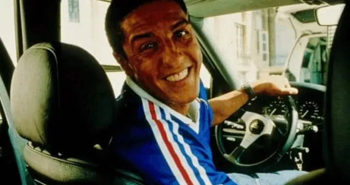 Samy Naceri est remonté dans son Taxi de la série, 27 ans plus tard [Vidéo]