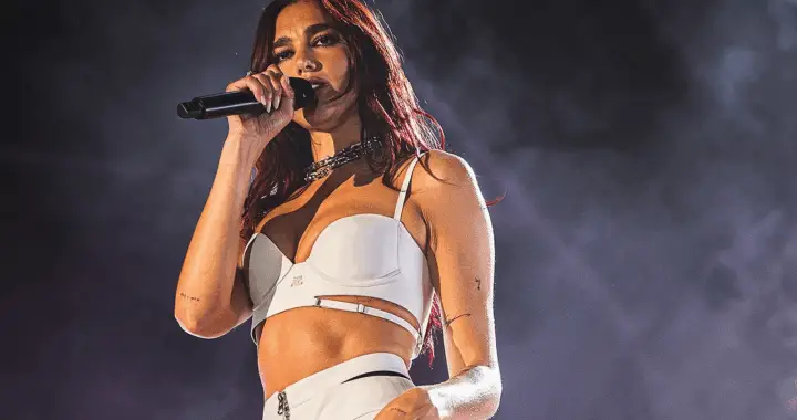 Dua Lipa : un fan lui touche les fesses, la sécurité intervient [Vidéo]