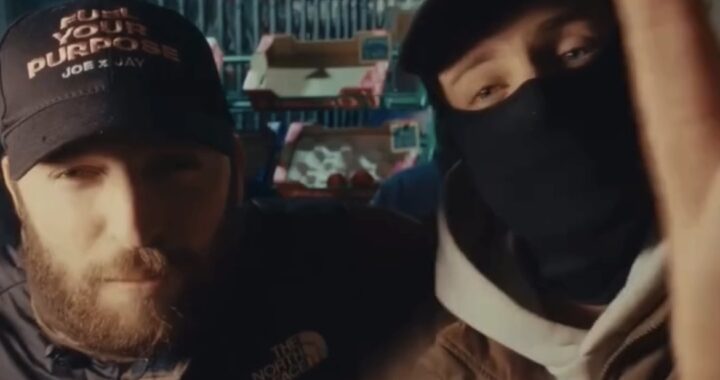 Le rappeur Kampa dévoile son Ep intitulé « Rarement bleu » accompagné du clip « des trous dans mes sweatshirts »