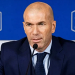Zinédine Zidane officiellement à la tête des Bleus [Vidéo]