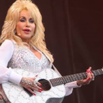 Dolly Parton, une solidarité qui ne s’oublie pas suite aux incendies en 2016 dans le Tennessee